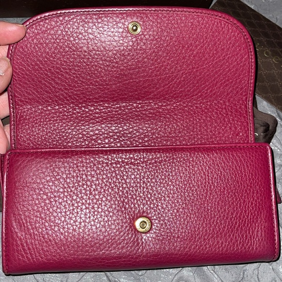 Preloved Gucci wallet dark pink excellent condition fits my iPhone 12 Pro Max - Picture 6 of 9